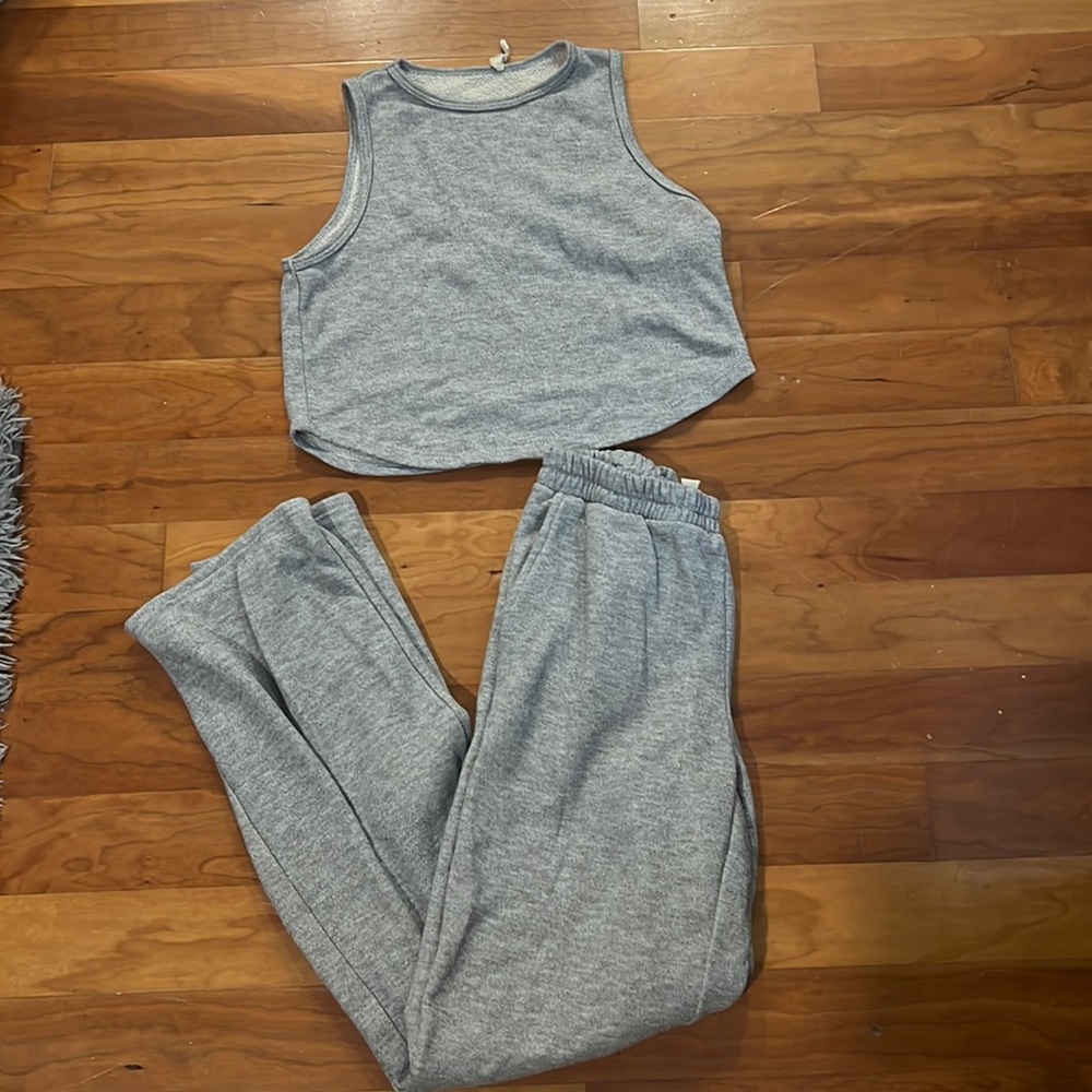 Grey Lounge Set - Picture 3 of 6